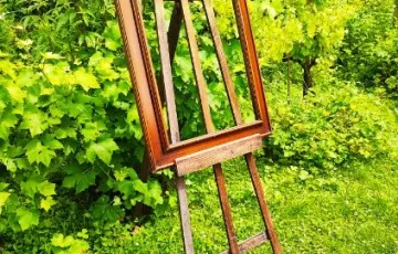 REF 129 (Pupitre en bois + cadre)