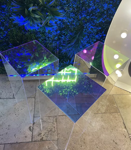 ref 135 (colonnes en plexiglas)